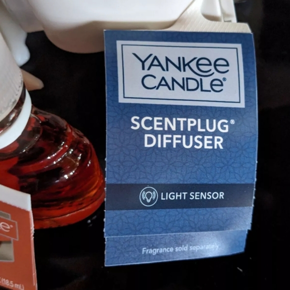 Yankee Candle Light Sensor Wall Plug In Ghost "Boo" With (1) Refill Scent~NEW~ - Picture 2 of 3